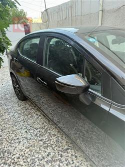 نيسان فيرسا